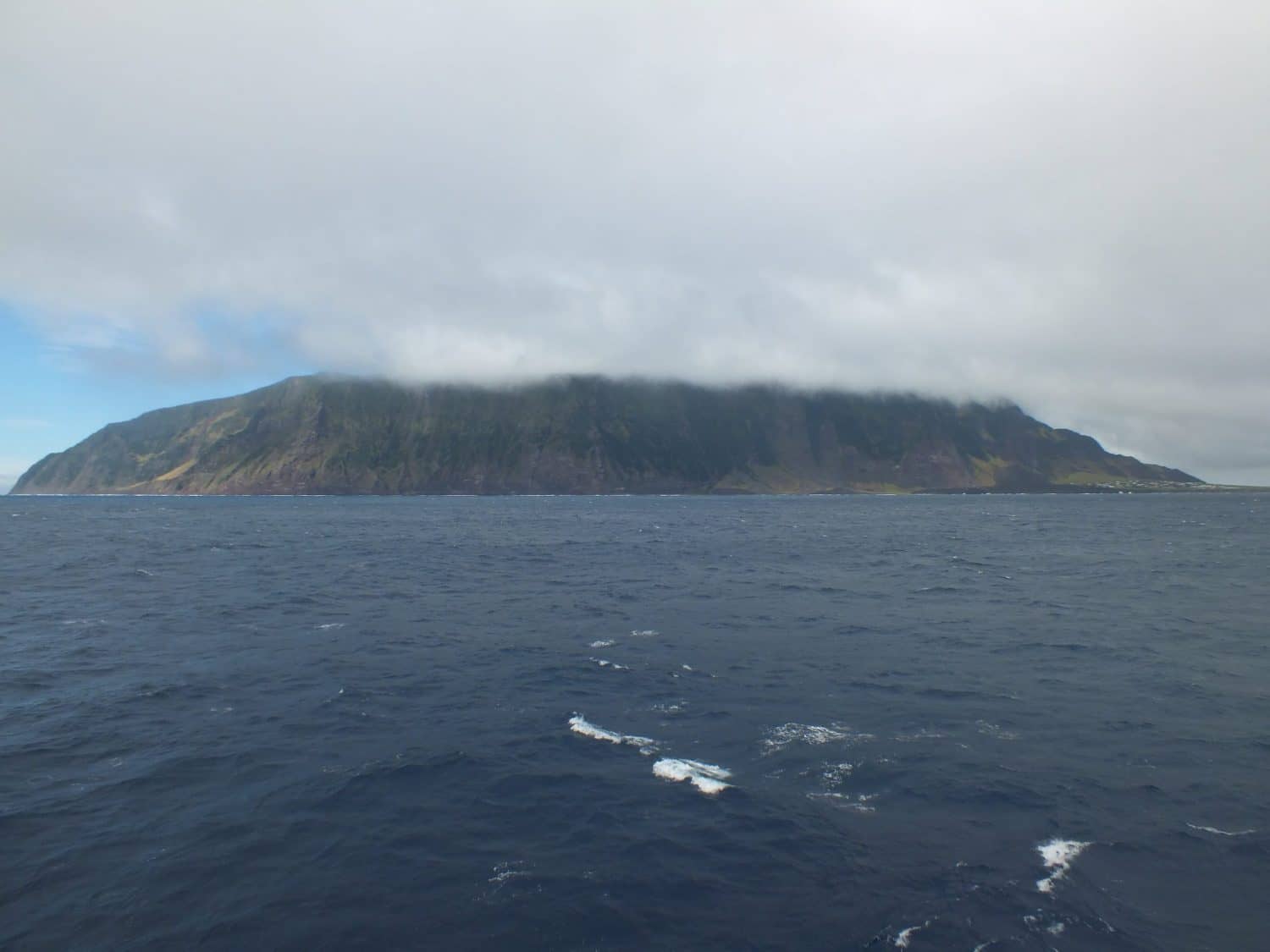 Read more about the article One of the world’s biggest sanctuaries for wildlife has just been created around Tristan da Cunha