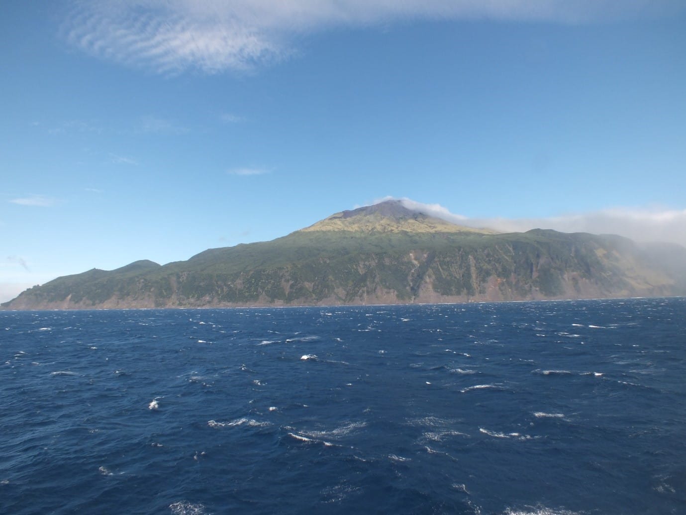 Read more about the article Fishing rectangular midwater  trawls at Tristan Da Cunha Sea Mounts